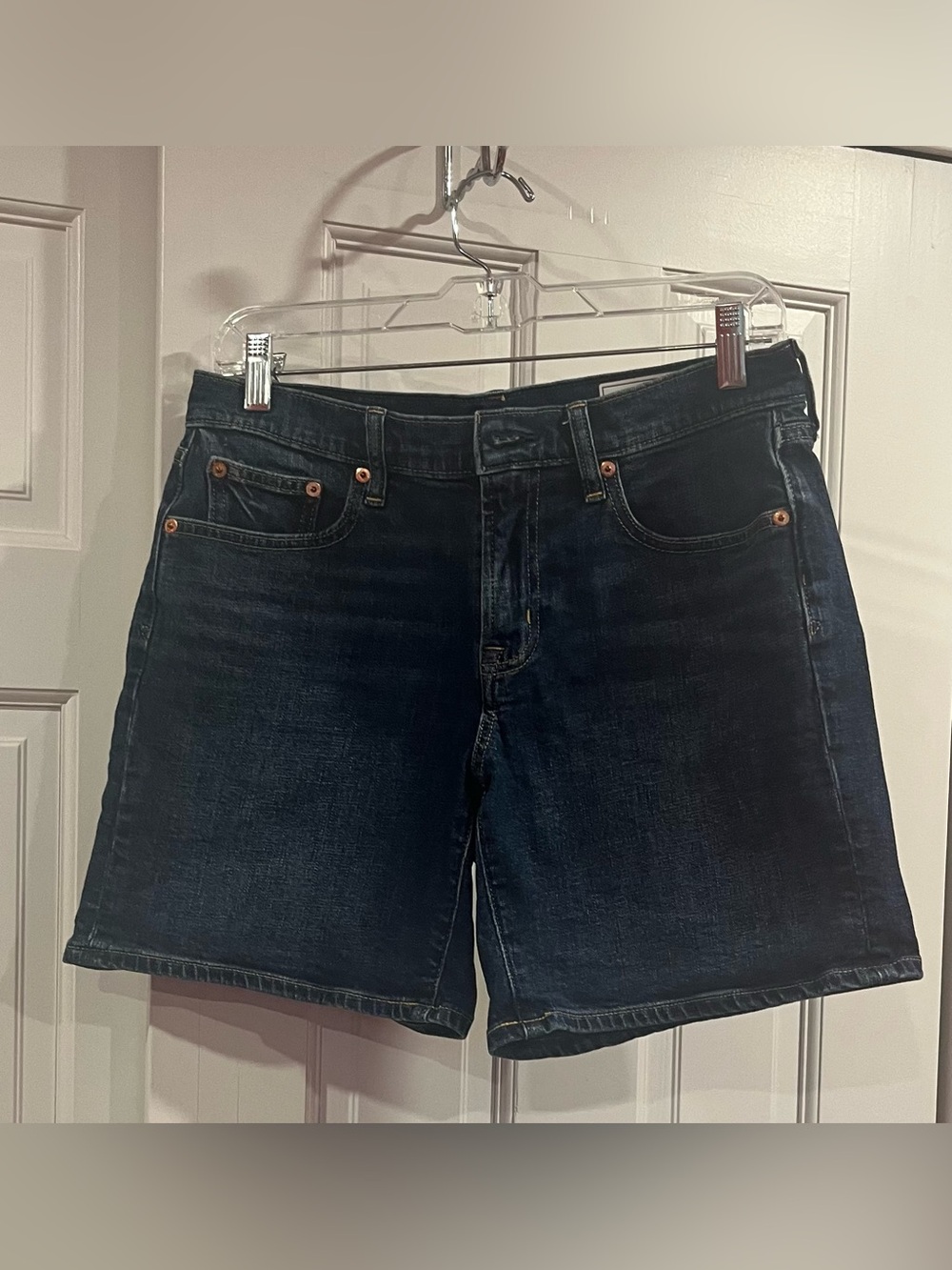 GAP 5” Girlfriend Mid Rise Jean Shorts